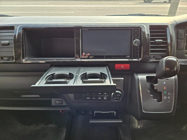 ハイエースバン スーパーＧＬ　ダークプライム　ワイド　４ＷＤ　寒冷地　両側パワスラ　リアヒーター＆クーラー　プッシュスタート　スマートキー　ハーフレザーシート　ベッドキッド　メモリナビ　フルセグＴＶ　フリップダウンモニター　バックカメラ　ＥＴＣ（21枚目）