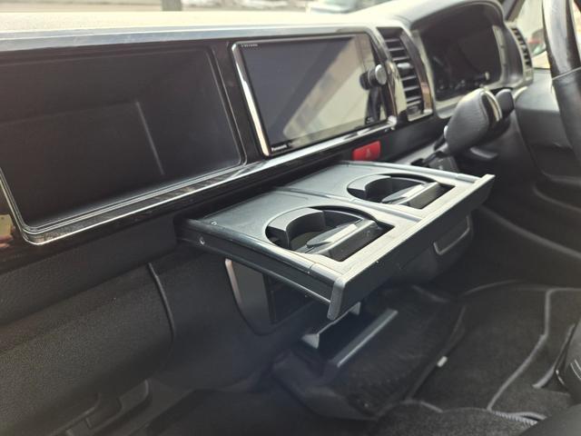 ハイエースバン スーパーＧＬ　ダークプライム　ワイド　４ＷＤ　寒冷地　両側パワスラ　リアヒーター＆クーラー　プッシュスタート　スマートキー　ハーフレザーシート　ベッドキッド　メモリナビ　フルセグＴＶ　フリップダウンモニター　バックカメラ　ＥＴＣ（22枚目）