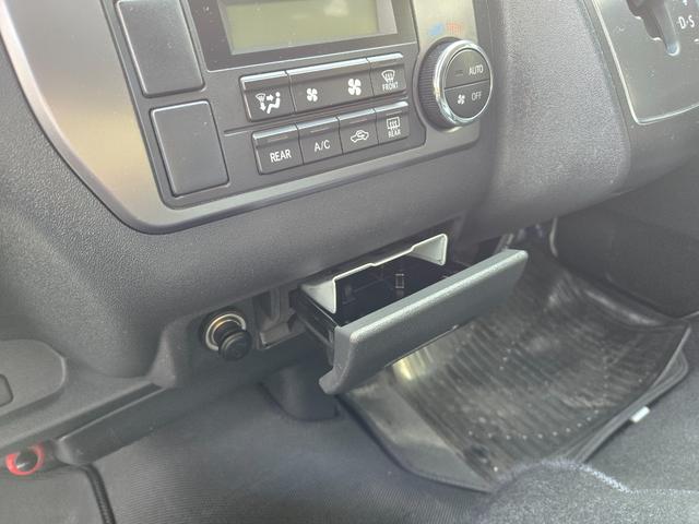 ハイエースバン スーパーＧＬ　ダークプライム　ワイド　４ＷＤ　寒冷地　両側パワスラ　リアヒーター＆クーラー　プッシュスタート　スマートキー　ハーフレザーシート　ベッドキッド　メモリナビ　フルセグＴＶ　フリップダウンモニター　バックカメラ　ＥＴＣ（24枚目）