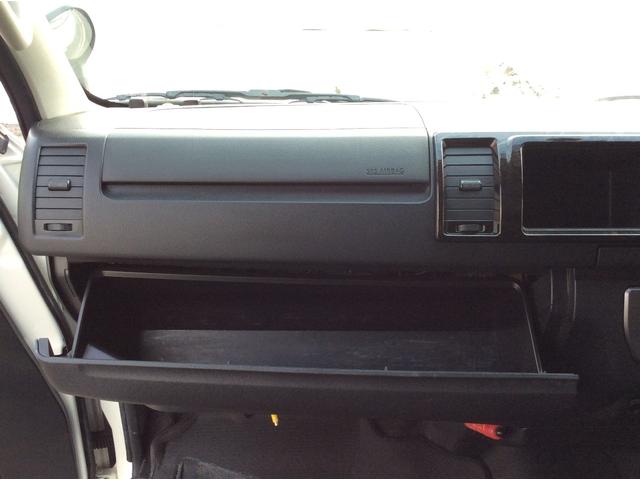 ハイエースバン スーパーＧＬ　ダークプライム　ワイド　４ＷＤ　寒冷地　両側パワスラ　リアヒーター＆クーラー　プッシュスタート　スマートキー　ハーフレザーシート　ベッドキッド　メモリナビ　フルセグＴＶ　フリップダウンモニター　バックカメラ　ＥＴＣ（32枚目）