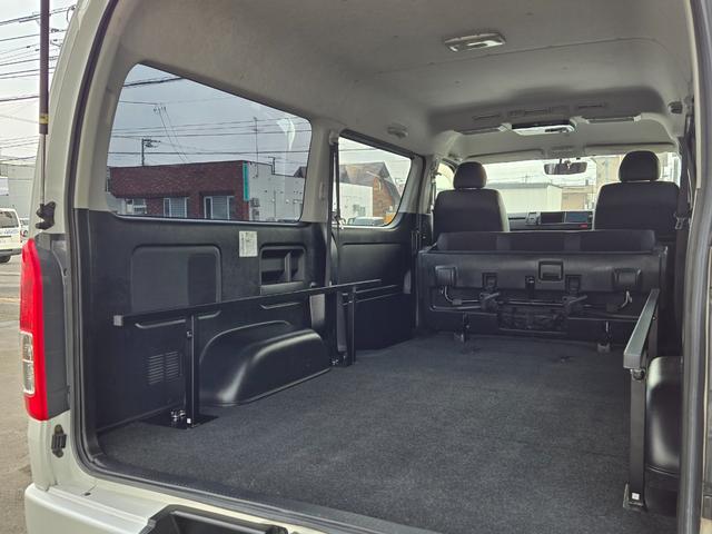 ハイエースバン スーパーＧＬ　ダークプライム　ワイド　４ＷＤ　寒冷地　両側パワスラ　リアヒーター＆クーラー　プッシュスタート　スマートキー　ハーフレザーシート　ベッドキッド　メモリナビ　フルセグＴＶ　フリップダウンモニター　バックカメラ　ＥＴＣ（49枚目）