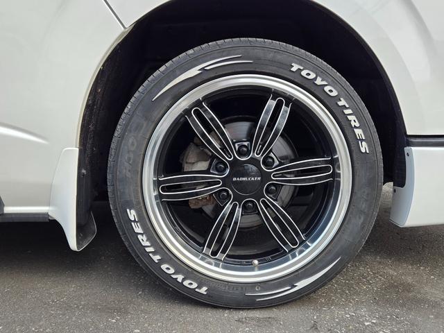 ハイエースバン スーパーＧＬ　ダークプライム　ワイド　４ＷＤ　寒冷地　両側パワスラ　リアヒーター＆クーラー　プッシュスタート　スマートキー　ハーフレザーシート　ベッドキッド　メモリナビ　フルセグＴＶ　フリップダウンモニター　バックカメラ　ＥＴＣ（52枚目）