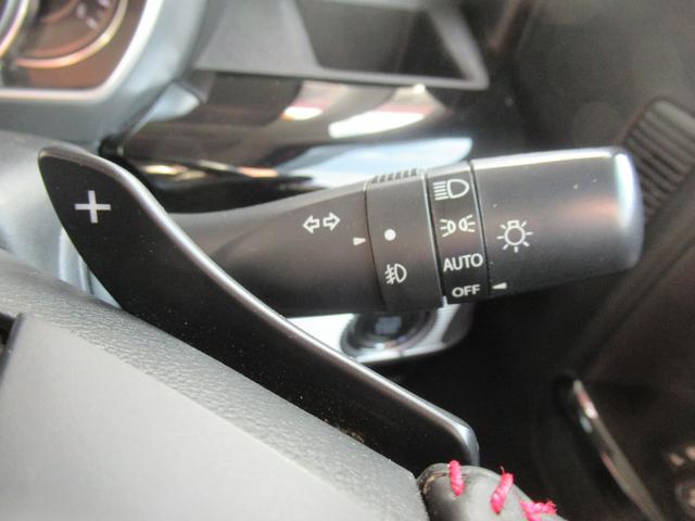 スペーシアカスタム ハイブリッドＸＳターボ　４ＷＤ　ＡＢＳ　プッシュスタート　キーフリー　ナビ・ＴＶ　全方位モニター　シートヒーター　ＥＴＣ　ステアリングスイッチ　パドルシフト　クルーズコントロール　両側パワースライドドア　冬タイヤ積込（27枚目）
