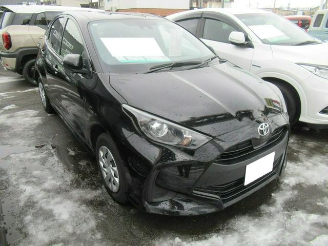 ヤリス Ｘ　４ＷＤ　ＡＢＳ　プッシュスタート　スマートキー　ナビ　バックモニター　ステアリングスイッチ　クルーズコントロール　ＥＴＣ（3枚目）