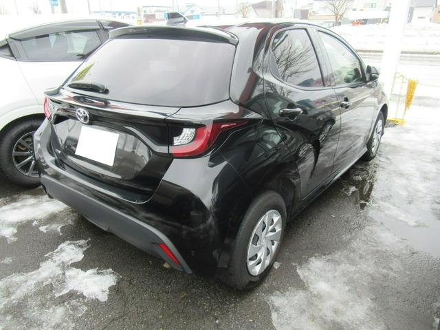 ヤリス Ｘ　４ＷＤ　ＡＢＳ　プッシュスタート　スマートキー　ナビ　バックモニター　ステアリングスイッチ　クルーズコントロール　ＥＴＣ（4枚目）