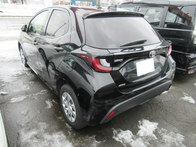 ヤリス Ｘ　４ＷＤ　ＡＢＳ　プッシュスタート　スマートキー　ナビ　バックモニター　ステアリングスイッチ　クルーズコントロール　ＥＴＣ（5枚目）