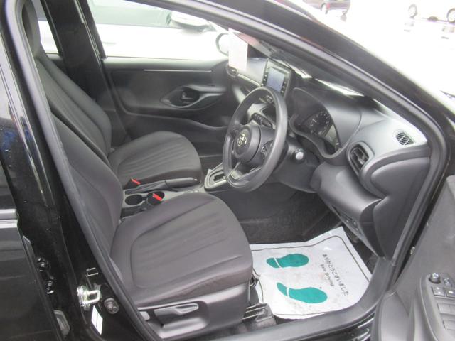 ヤリス Ｘ　４ＷＤ　ＡＢＳ　プッシュスタート　スマートキー　ナビ　バックモニター　ステアリングスイッチ　クルーズコントロール　ＥＴＣ（10枚目）