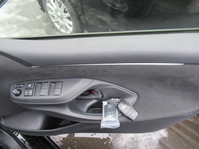 ヤリス Ｘ　４ＷＤ　ＡＢＳ　プッシュスタート　スマートキー　ナビ　バックモニター　ステアリングスイッチ　クルーズコントロール　ＥＴＣ（12枚目）