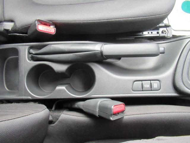 ヤリス Ｘ　４ＷＤ　ＡＢＳ　プッシュスタート　スマートキー　ナビ　バックモニター　ステアリングスイッチ　クルーズコントロール　ＥＴＣ（20枚目）