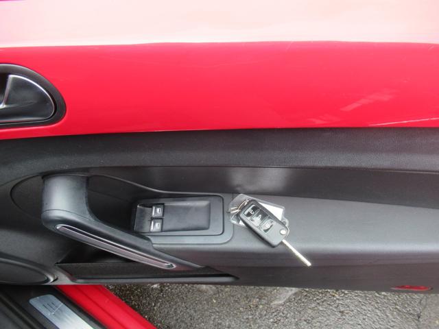 ザ・ビートル デザインレザーパッケージ　ＦＦ　キーレス　純正オーディオ　レザーシート　シートヒーター　ステアリングスイッチ　パドルシフト　クルーズコントロール　ＨＩＤヘッドライト　現状渡し（12枚目）