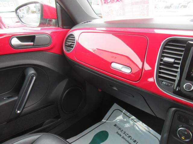 ザ・ビートル デザインレザーパッケージ　ＦＦ　キーレス　純正オーディオ　レザーシート　シートヒーター　ステアリングスイッチ　パドルシフト　クルーズコントロール　ＨＩＤヘッドライト　現状渡し（13枚目）