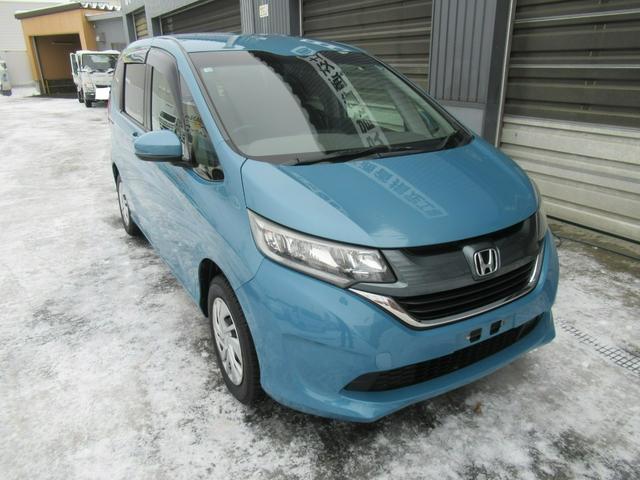 フリード Ｇ・ホンダセンシング　４ＷＤ　ＡＢＳ　プッシュスタート　キーフリー　ナビ・ＴＶ　バックモニター　シートヒーター　ステアリングスイッチ　クルーズコントロール　ＥＴＣ　両側パワースライドドア　ＥＳＣ　夏タイヤ積込（3枚目）