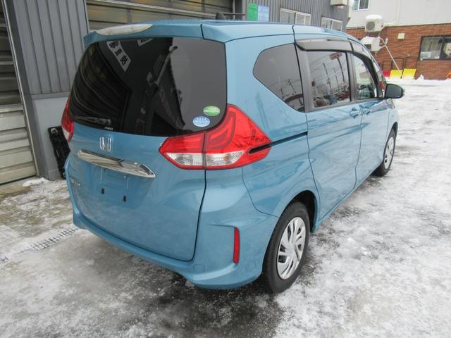 フリード Ｇ・ホンダセンシング　４ＷＤ　ＡＢＳ　プッシュスタート　キーフリー　ナビ・ＴＶ　バックモニター　シートヒーター　ステアリングスイッチ　クルーズコントロール　ＥＴＣ　両側パワースライドドア　ＥＳＣ　夏タイヤ積込（4枚目）