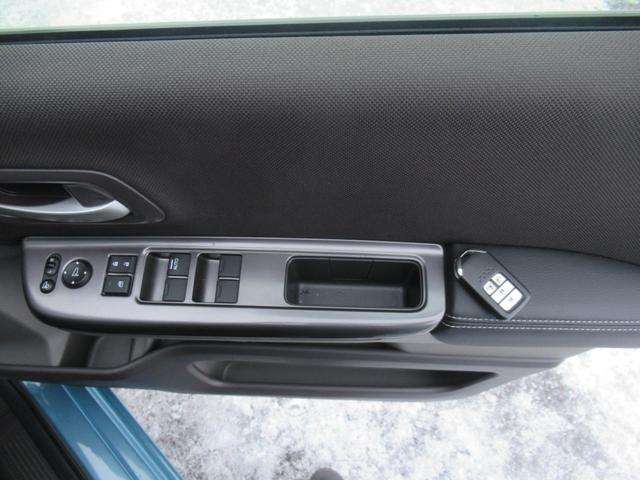 フリード Ｇ・ホンダセンシング　４ＷＤ　ＡＢＳ　プッシュスタート　キーフリー　ナビ・ＴＶ　バックモニター　シートヒーター　ステアリングスイッチ　クルーズコントロール　ＥＴＣ　両側パワースライドドア　ＥＳＣ　夏タイヤ積込（12枚目）
