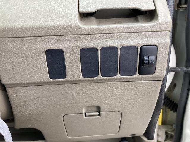 　４ＷＤ　両側スライドドア　電動格納ミラー　ベンチシート　ＡＴ　ＣＤ　エアコン　パワーウィンドウ　運転席エアバッグ(6枚目)