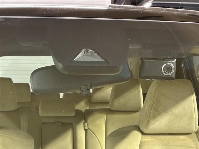 アルファード ２．５Ｘ　４ＷＤ　フルセグ　メモリーナビ　ＤＶＤ再生　バックカメラ　衝突被害軽減システム　ＥＴＣ　ドラレコ　両側電動スライド　ＬＥＤヘッドランプ　乗車定員８人　３列シート　アイドリングストップ（3枚目）