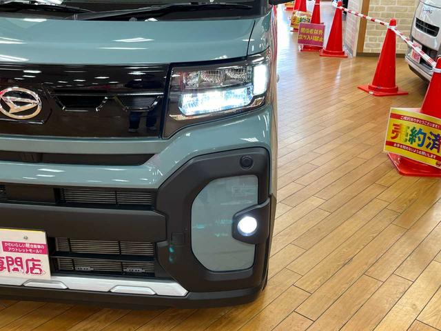 ファンクロスターボ　４ＷＤ　ローン通過実績　９インチディスプレイオーディオ　両側パワースライドドア　ＬＥＤヘッドライト　ＬＥＤフォグランプ　シートヒーター　プッシュスタート　ツートンカラー　純正アルミホイール(15枚目)