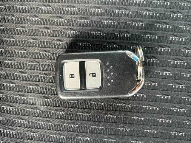 Ｌパッケージ　４ＷＤ　メモリーナビ　リアカメラ　フルセグ　スマートキー　ＬＥＤヘッドライト　衝突軽減ブレーキ　クルコン　Ｂｌｕｅｔｏｏｔｈ　ＵＳＢ　ＥＴＣ　社外アルミ（夏タイヤ）積込(23枚目)