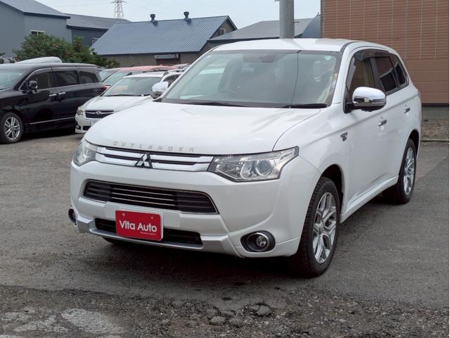 アウトランダーＰＨＥＶ Ｇナビパッケージ　４ＷＤ　メモリーナビ　リアカメラ　フルセグ　スマートキー　ＨＩＤヘッドライト　衝突軽減ブレーキ　シートヒーター　クルコン　Ｂｌｕｅｔｏｏｔｈ　純正１８インチアルミ　ＥＴＣ（6枚目）