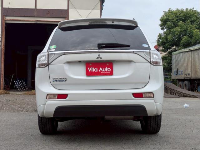 アウトランダーＰＨＥＶ Ｇナビパッケージ　４ＷＤ　メモリーナビ　リアカメラ　フルセグ　スマートキー　ＨＩＤヘッドライト　衝突軽減ブレーキ　シートヒーター　クルコン　Ｂｌｕｅｔｏｏｔｈ　純正１８インチアルミ　ＥＴＣ（11枚目）