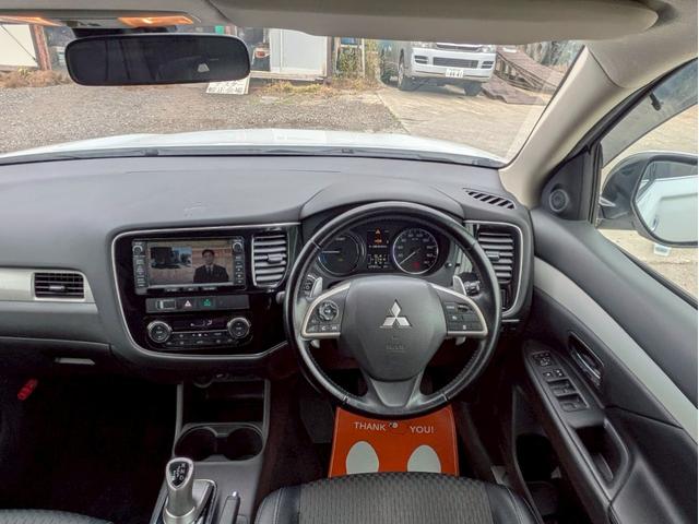 アウトランダーＰＨＥＶ Ｇナビパッケージ　４ＷＤ　メモリーナビ　リアカメラ　フルセグ　スマートキー　ＨＩＤヘッドライト　衝突軽減ブレーキ　シートヒーター　クルコン　Ｂｌｕｅｔｏｏｔｈ　純正１８インチアルミ　ＥＴＣ（19枚目）