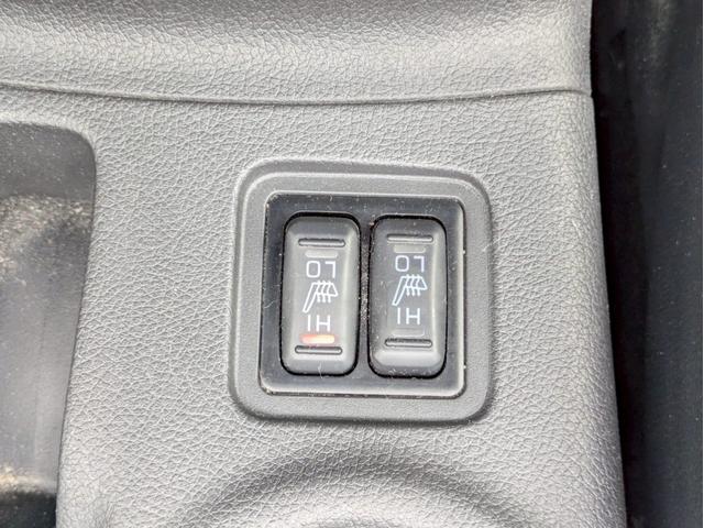 アウトランダーＰＨＥＶ Ｇナビパッケージ　４ＷＤ　メモリーナビ　リアカメラ　フルセグ　スマートキー　ＨＩＤヘッドライト　衝突軽減ブレーキ　シートヒーター　クルコン　Ｂｌｕｅｔｏｏｔｈ　純正１８インチアルミ　ＥＴＣ（27枚目）