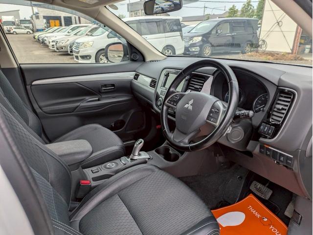 アウトランダーＰＨＥＶ Ｇナビパッケージ　４ＷＤ　メモリーナビ　リアカメラ　フルセグ　スマートキー　ＨＩＤヘッドライト　衝突軽減ブレーキ　シートヒーター　クルコン　Ｂｌｕｅｔｏｏｔｈ　純正１８インチアルミ　ＥＴＣ（39枚目）