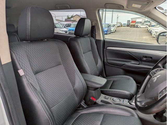 アウトランダーＰＨＥＶ Ｇナビパッケージ　４ＷＤ　メモリーナビ　リアカメラ　フルセグ　スマートキー　ＨＩＤヘッドライト　衝突軽減ブレーキ　シートヒーター　クルコン　Ｂｌｕｅｔｏｏｔｈ　純正１８インチアルミ　ＥＴＣ（41枚目）