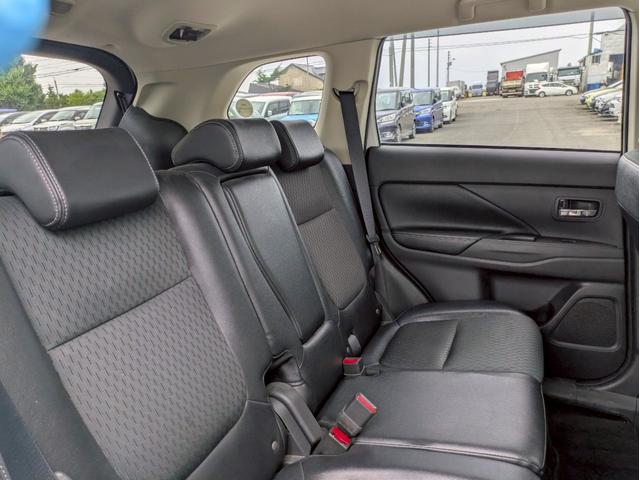 アウトランダーＰＨＥＶ Ｇナビパッケージ　４ＷＤ　メモリーナビ　リアカメラ　フルセグ　スマートキー　ＨＩＤヘッドライト　衝突軽減ブレーキ　シートヒーター　クルコン　Ｂｌｕｅｔｏｏｔｈ　純正１８インチアルミ　ＥＴＣ（43枚目）