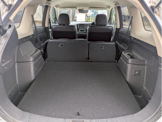 アウトランダーＰＨＥＶ Ｇナビパッケージ　４ＷＤ　メモリーナビ　リアカメラ　フルセグ　スマートキー　ＨＩＤヘッドライト　衝突軽減ブレーキ　シートヒーター　クルコン　Ｂｌｕｅｔｏｏｔｈ　純正１８インチアルミ　ＥＴＣ（45枚目）