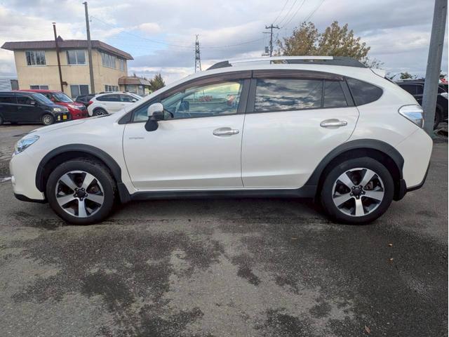 ＸＶハイブリッド ２．０ｉ－Ｌ　アイサイト　４ＷＤ　ＨＤＤナビ　フルセグＴＶ　リアカメラ　スマートキー　ＨＩＤヘッドライト　衝突軽減ブレーキ　Ｂｌｕｅｔｏｏｔｈ　クルコン　純正１７インチアルミ　ＥＴＣ（8枚目）