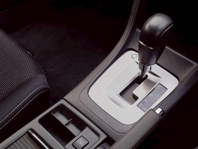 ＸＶ ２．０ｉ－Ｌ　アイサイト　４ＷＤ　メモリーナビ　フルセグＴＶ　リアカメラ　スマートキー　ＨＩＤヘッドライト　衝突軽減ブレーキ　前後ドラレコ　Ｂｌｕｅｔｏｏｔｈ　クルコン　純正１７インチアルミ　ＥＴＣ（30枚目）