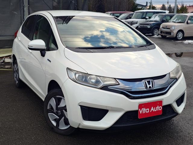 フィットハイブリッド Ｌパッケージ　４ＷＤ　メモリーナビ　ワンセグＴＶ　スマートキー　衝突軽減ブレーキ　Ｂｌｕｅｔｏｏｔｈ　クルコン　純正１５インチ鉄　ＥＴＣ（2枚目）