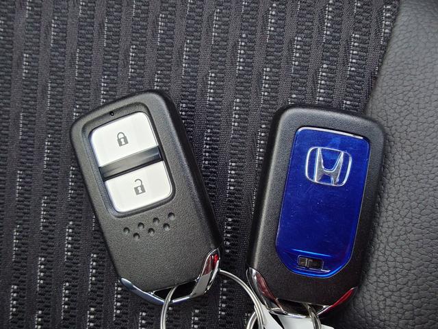 フィットハイブリッド Ｌパッケージ　４ＷＤ　メモリーナビ　ワンセグＴＶ　スマートキー　衝突軽減ブレーキ　Ｂｌｕｅｔｏｏｔｈ　クルコン　純正１５インチ鉄　ＥＴＣ（36枚目）