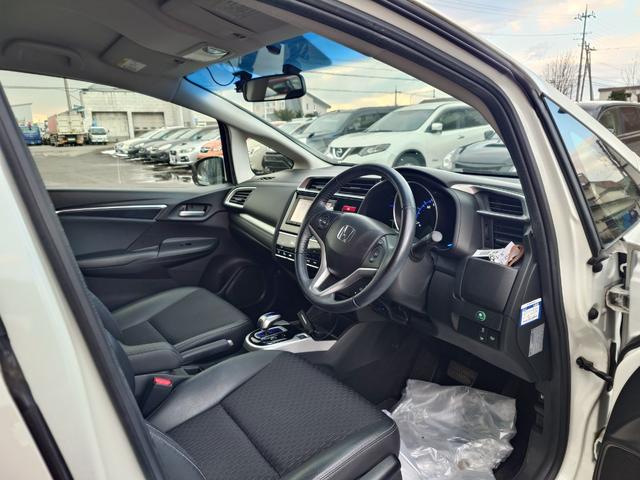 フィットハイブリッド Ｌパッケージ　４ＷＤ　メモリーナビ　ワンセグＴＶ　スマートキー　衝突軽減ブレーキ　Ｂｌｕｅｔｏｏｔｈ　クルコン　純正１５インチ鉄　ＥＴＣ（37枚目）