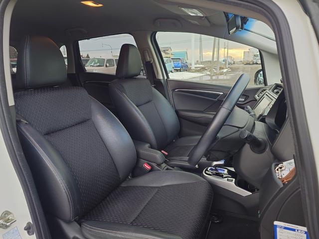 フィットハイブリッド Ｌパッケージ　４ＷＤ　メモリーナビ　ワンセグＴＶ　スマートキー　衝突軽減ブレーキ　Ｂｌｕｅｔｏｏｔｈ　クルコン　純正１５インチ鉄　ＥＴＣ（39枚目）
