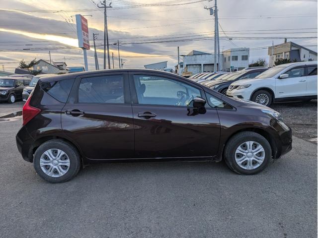 ノート Ｘ　ＦＯＵＲ　４ＷＤ　メモリーナビ　フルセグＴＶ　全方位カメラ　スマートキー　ＬＥＤヘッドライト　衝突軽減ブレーキ　Ｂｌｕｅｔｏｏｔｈ　純正１４インチ鉄（7枚目）