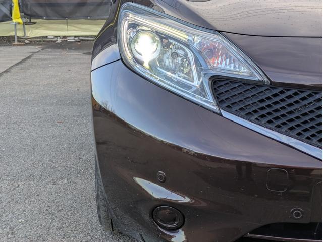 ノート Ｘ　ＦＯＵＲ　４ＷＤ　メモリーナビ　フルセグＴＶ　全方位カメラ　スマートキー　ＬＥＤヘッドライト　衝突軽減ブレーキ　Ｂｌｕｅｔｏｏｔｈ　純正１４インチ鉄（17枚目）