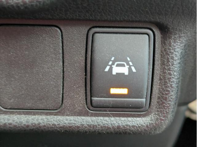 ノート Ｘ　ＦＯＵＲ　４ＷＤ　メモリーナビ　フルセグＴＶ　全方位カメラ　スマートキー　ＬＥＤヘッドライト　衝突軽減ブレーキ　Ｂｌｕｅｔｏｏｔｈ　純正１４インチ鉄（35枚目）