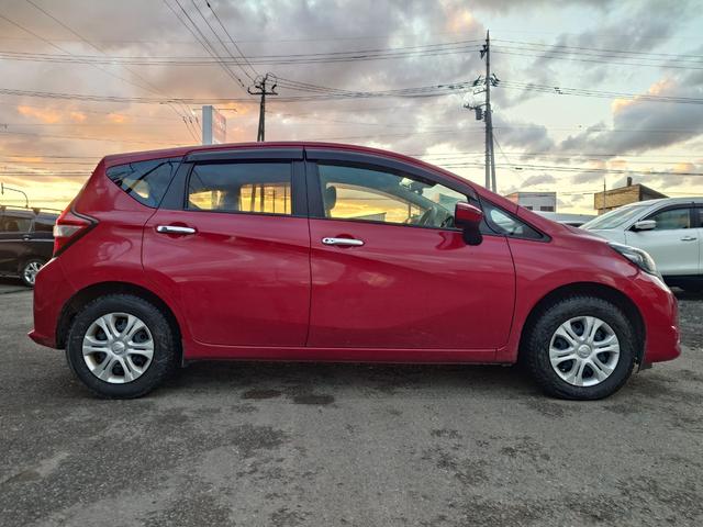 ノート Ｘ　ＦＯＵＲ　４ＷＤ　メモリーナビ　フルセグＴＶ　スマートキー　衝突軽減ブレーキ　前ドラレコ　Ｂｌｕｅｔｏｏｔｈ　純正１４インチ鉄（7枚目）