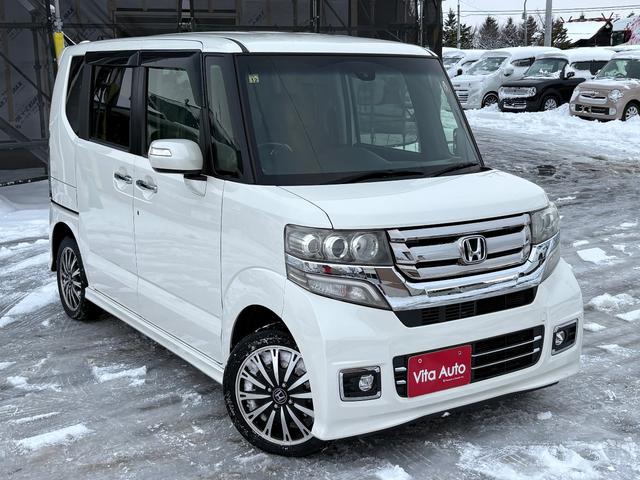 Ｎ－ＢＯＸカスタム Ｇ　ターボＳＳパッケージ　４ＷＤ　メモリーナビ　フルセグＴＶ　リアカメラ　スマートキー　ＨＩＤヘッドライト　衝突軽減ブレーキ　両側パワスラ　シートヒーター　Ｂｌｕｅｔｏｏｔｈ　クルコン　純正１５インチアルミ　ＥＴＣ（2枚目）