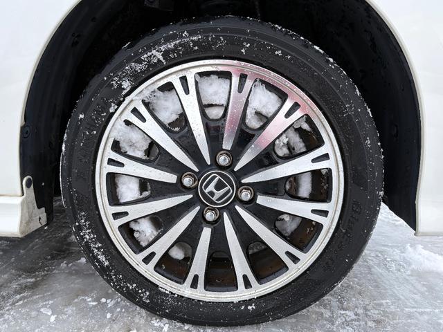 Ｎ－ＢＯＸカスタム Ｇ　ターボＳＳパッケージ　４ＷＤ　メモリーナビ　フルセグＴＶ　リアカメラ　スマートキー　ＨＩＤヘッドライト　衝突軽減ブレーキ　両側パワスラ　シートヒーター　Ｂｌｕｅｔｏｏｔｈ　クルコン　純正１５インチアルミ　ＥＴＣ（17枚目）