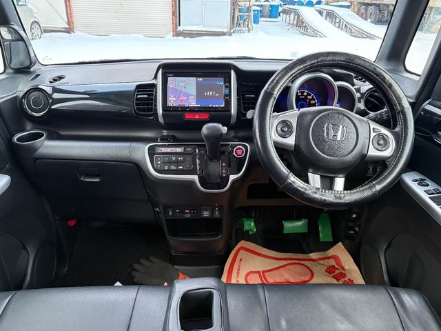 Ｎ－ＢＯＸカスタム Ｇ　ターボＳＳパッケージ　４ＷＤ　メモリーナビ　フルセグＴＶ　リアカメラ　スマートキー　ＨＩＤヘッドライト　衝突軽減ブレーキ　両側パワスラ　シートヒーター　Ｂｌｕｅｔｏｏｔｈ　クルコン　純正１５インチアルミ　ＥＴＣ（18枚目）