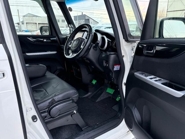 Ｎ－ＢＯＸカスタム Ｇ　ターボＳＳパッケージ　４ＷＤ　メモリーナビ　フルセグＴＶ　リアカメラ　スマートキー　ＨＩＤヘッドライト　衝突軽減ブレーキ　両側パワスラ　シートヒーター　Ｂｌｕｅｔｏｏｔｈ　クルコン　純正１５インチアルミ　ＥＴＣ（34枚目）