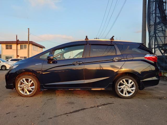 シャトル ハイブリッドＺ　４ＷＤ　メモリーナビ　フルセグＴＶ　スマートキー　ＬＥＤヘッドライト　衝突軽減ブレーキ　前ドラレコ　シートヒーター　Ｂｌｕｅｔｏｏｔｈ　クルコン　純正１６インチアルミ　ＥＴＣ（7枚目）