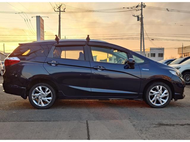 シャトル ハイブリッドＺ　４ＷＤ　メモリーナビ　フルセグＴＶ　スマートキー　ＬＥＤヘッドライト　衝突軽減ブレーキ　前ドラレコ　シートヒーター　Ｂｌｕｅｔｏｏｔｈ　クルコン　純正１６インチアルミ　ＥＴＣ（8枚目）