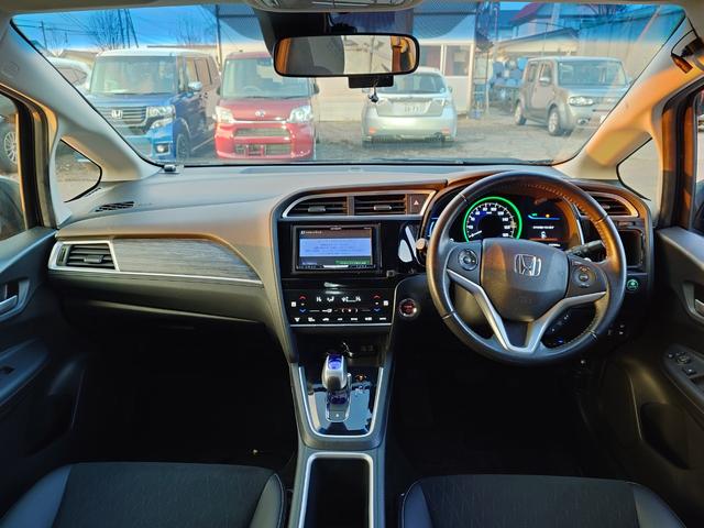 シャトル ハイブリッドＺ　４ＷＤ　メモリーナビ　フルセグＴＶ　スマートキー　ＬＥＤヘッドライト　衝突軽減ブレーキ　前ドラレコ　シートヒーター　Ｂｌｕｅｔｏｏｔｈ　クルコン　純正１６インチアルミ　ＥＴＣ（18枚目）