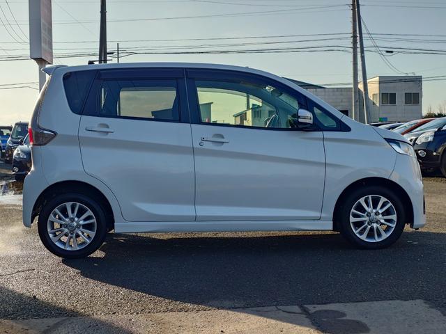 デイズ ハイウェイスター　Ｘ　４ＷＤ　メモリーナビ　フルセグＴＶ　全方位カメラ　スマートキー　ＨＩＤヘッドライト　シートヒーター　Ｂｌｕｅｔｏｏｔｈ　純正１４インチアルミ　ＥＴＣ（8枚目）