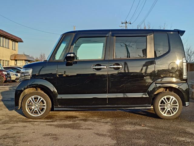 Ｎ－ＢＯＸカスタム Ｇ・Ｌパッケージ　４ＷＤ　スマートキー　ＨＩＤヘッドライト　片側パワスラ　純正１４インチアルミ（7枚目）