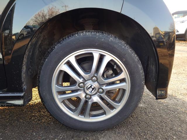 Ｎ－ＢＯＸカスタム Ｇ・Ｌパッケージ　４ＷＤ　スマートキー　ＨＩＤヘッドライト　片側パワスラ　純正１４インチアルミ（16枚目）